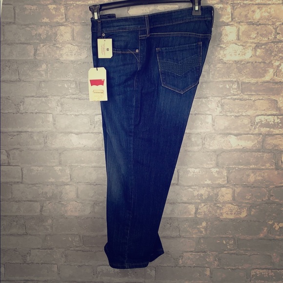 levi womens capri jeans